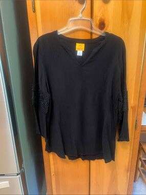 Ruby Rd. Black V-Neck Long Sleeve Tunic with Lace Sleeve Detail